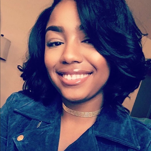 Meet your Posher, Danielle - Picture 2 of 2